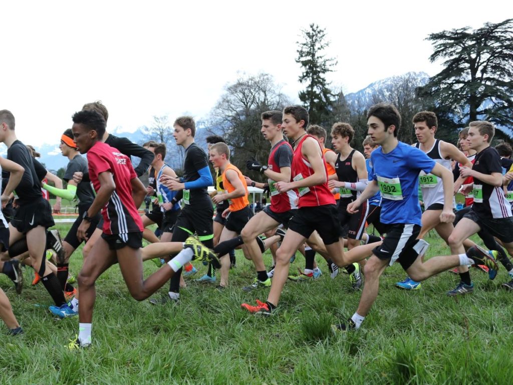 Jugendliche Läufergruppe an der Cross-SM 2019