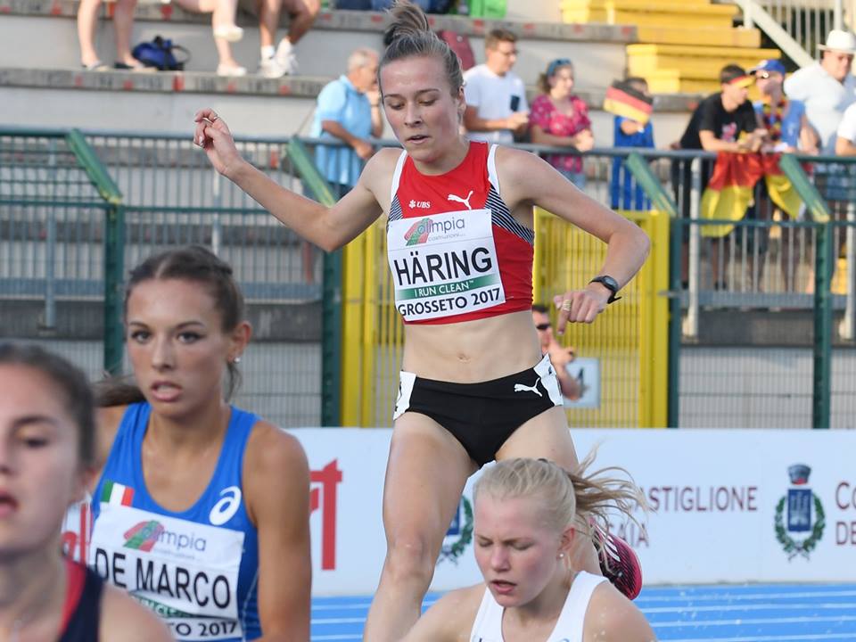 Sibylle Häring überquert bei der U20-EM in Grosseto ein Hindernis