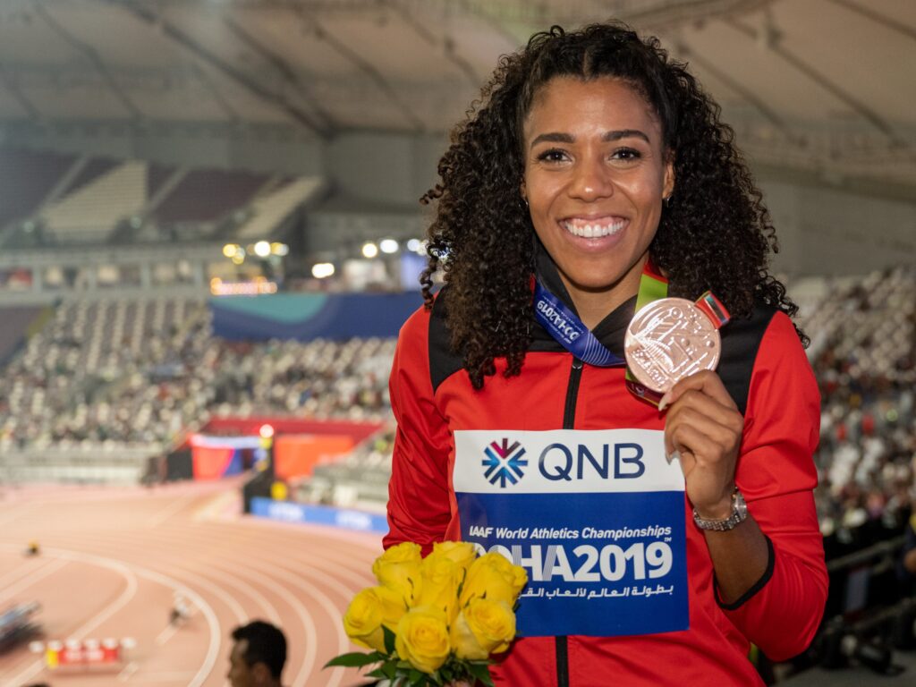Mujinga Kambundji mit ihrer Bronzemedaille an der WM 2019 in Doha (Photo: athletix.ch)