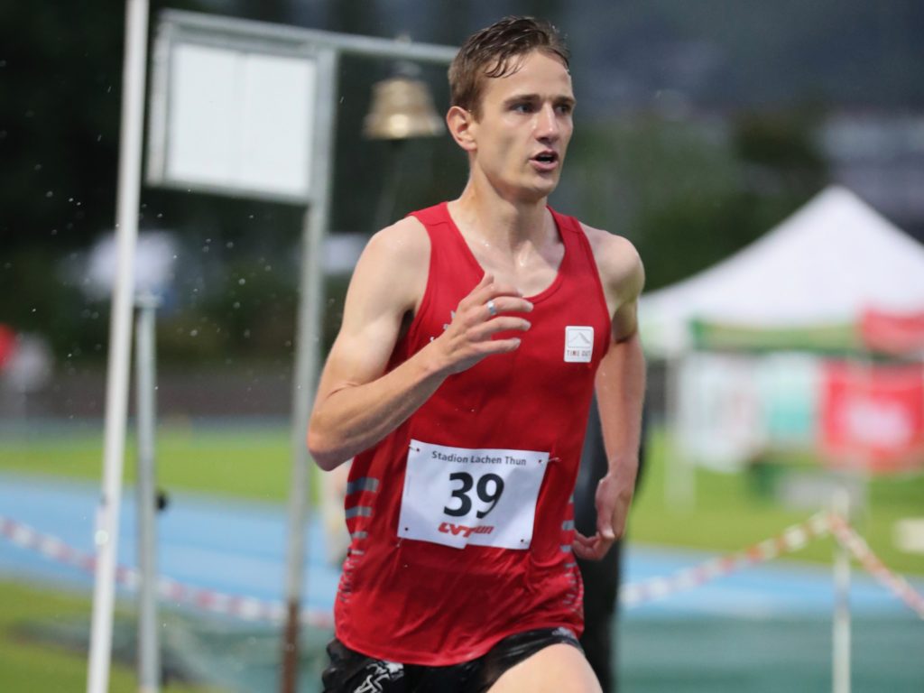 Eric Rüttimann (Photo: athletix.ch) auf dem Weg zu seinem Sieg an den Schweizer Meisterschaften über 10000 m 2019 in Thun