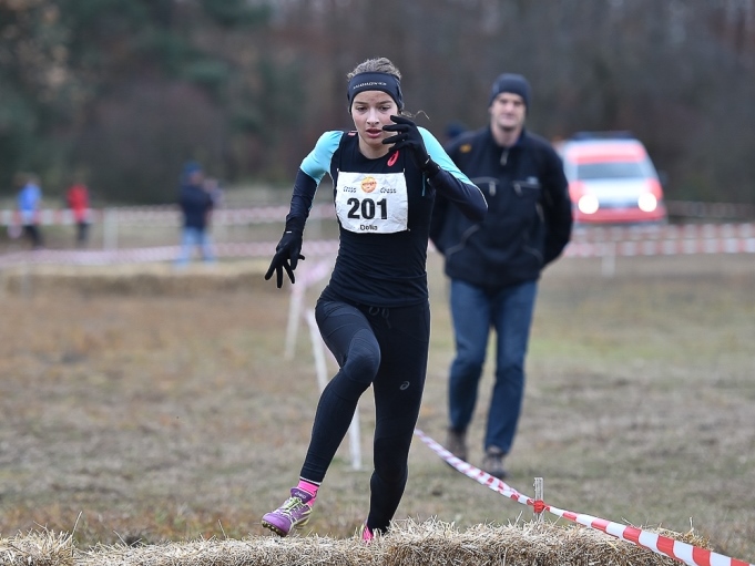 Delia Sclabas am Crosslauf in Darmstadt 2017 (2. Rang U20)