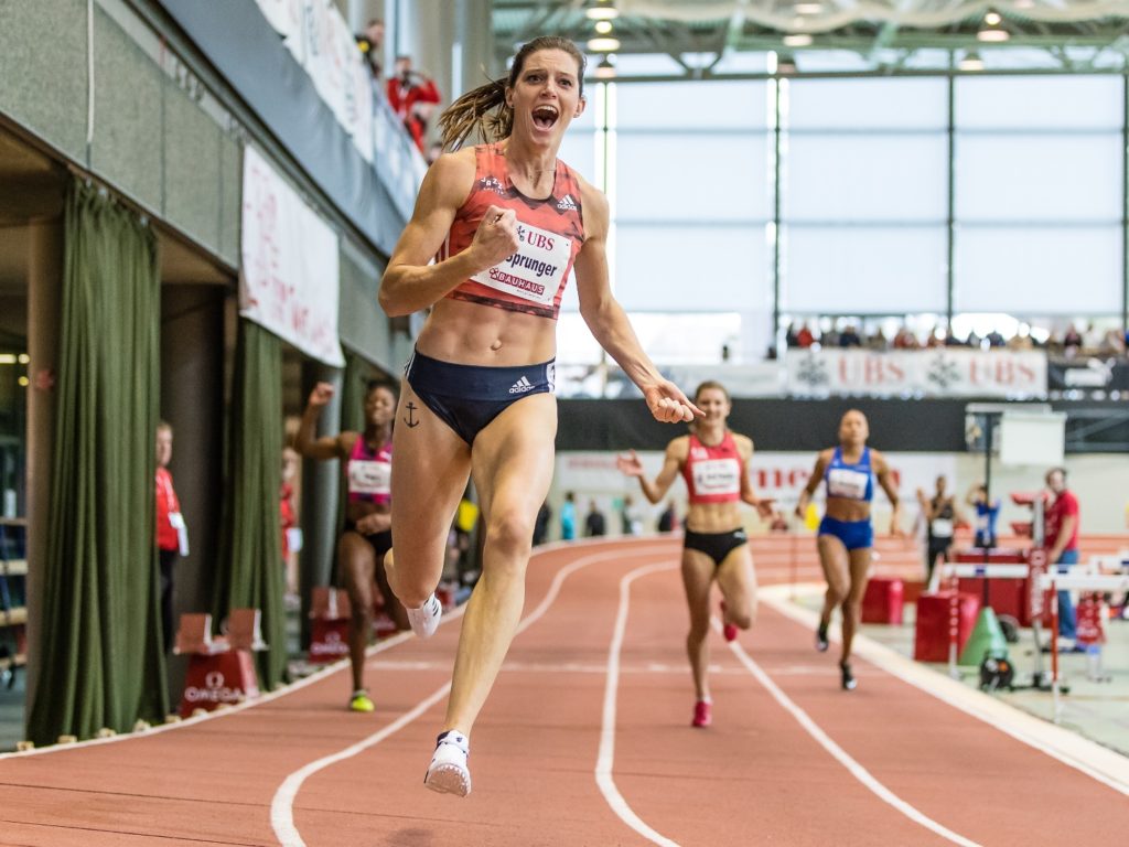 Lea Sprunger gewinnt an der Hallen-SM 2018 in Magglingen mit Schweizer Rekord den Final über 200 m (Photo: athletix.ch)