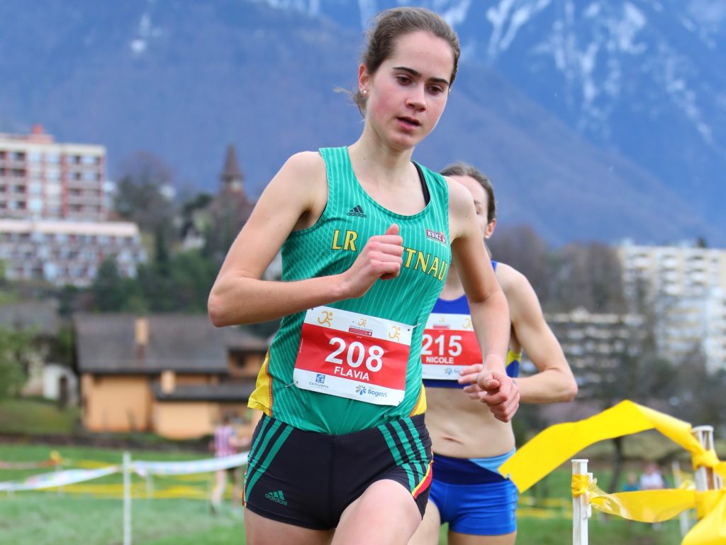 Flavia Stutz (Photo: athletix.ch) auf dem Weg zu ihrem Schweizer Langcross-Schweizer-Meistertitel 2019 in Montreux